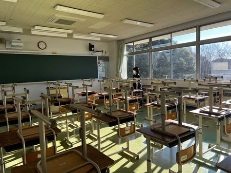 Ua High School Aesthetic, Japanese High School Architecture, Ua Classroom, Japan School Building, Japanese Highschool Aesthetic, Japan School Aesthetic, Japanese Bloxburg, Japan Classroom, Japanese Childhood