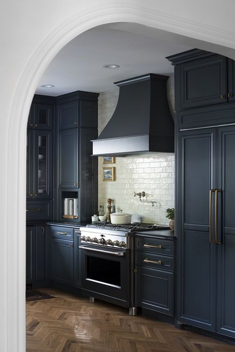 Want a Navy Blue Kitchen? You're Not Alone — Here Are the Best Paint Colors Kitchen With Dark Cabinets, Dark Grey Kitchen Cabinets, Dark Gray Kitchen Cabinets, Moody Kitchen, Navy Blue Kitchen, Dark Grey Kitchen, Blue Kitchen Cabinets, Dark Kitchen, Classic Kitchen