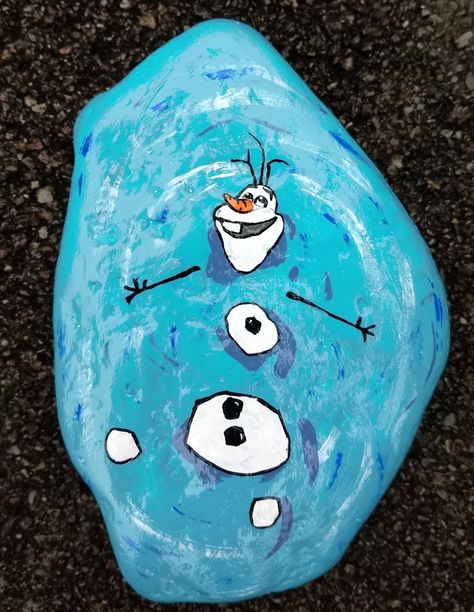 Olaf FROZEN swimming, melting painted rock Sully Rock Painting, Frozen Rock Painting, Rock Painting Ideas Characters, Disney Rock Painting Ideas Easy, Disney Rock Art, Cartoon Rock Painting, Rock Painting Disney, Rock Painting Ideas Disney, Mermaid Painted Rocks