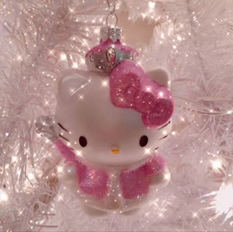 Christmas Aesthetic Hello Kitty, Hello Kitty Snowman, Girly Christmas Aesthetic, Hello Kitty Christmas Tree, Charmmy Kitty, Pink Xmas, Pink Christmas Decorations, Hello Kitty Christmas, Pink Hello Kitty