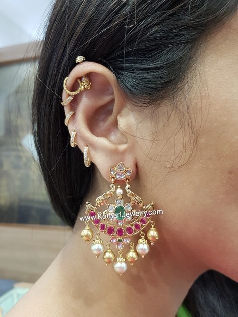 Side Ear Piercing Indian, Ear Piercings Indian, Side Ear Piercing, Navi Jewellery, Eat Piercing, Gold Chandbali, Nose Jewels, Tiny Gold Earrings, Ear Piercing Studs