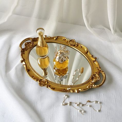 Mirror Tray Vintage, Tray Mirror Decor, Vintage Mirror Tray, Gold Perfume Tray, Mirror Tray Decor Ideas, Glass Tray Decor, French Style Makeup, House Trinkets, Gold Tray Decor