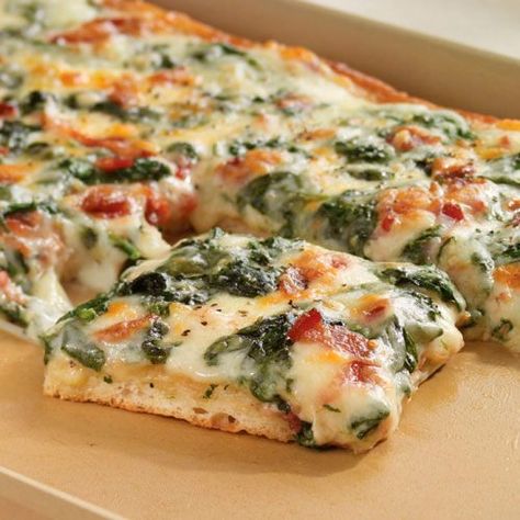 Chicken Carbonara Pizza, Spinach Carbonara, Carbonara Pizza, Cheese Crust Pizza, Pasta With Alfredo Sauce, Spinach Pizza, Large Bar, Fingerfood Party, Pampered Chef Recipes