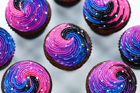 World Cakes, Galaxy Food, Galaxy Desserts, Galaxy Cupcakes, Space Cupcakes, Nerdy Nummies, Rosanna Pansino, Galaxy Party, Galaxy Cake