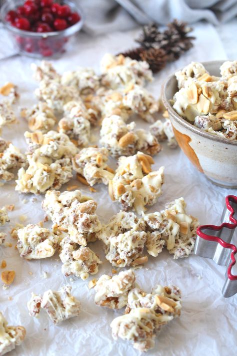 These AMAZING Keto Clodhoppers are a sugar-free, low carb and gluten-free version of my childhood favourite holiday treat! By simply combining keto cereal, sugar-free white chocolate and some roasted peanuts, these copycat white chocolate cinnamon candied nuts makes for a super easy keto snack recipe! Chocolate Muddy Buddies, Sugar Free White Chocolate, White Chocolate Popcorn, Keto Cereal, Chocolate Cereal, Cinnamon Candy, Keto Candy, Peanut Recipes, Keto Snack