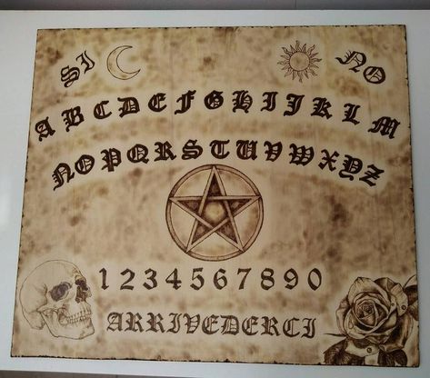 Tavola Ouija pirografia su legno. Esoterismo. Wood | Etsy Ouija Board, Concept Board, Black Magic, Wood Burning, Halloween Decorations, Abc, Wood, Pyrography