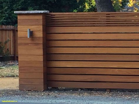 Modern Wood Fence, Wood Fence Design, Living Fence, Modern Fence Design, Privacy Fence Designs, Concrete Patios, Wood Fences, Horizontal Fence, Front Fence