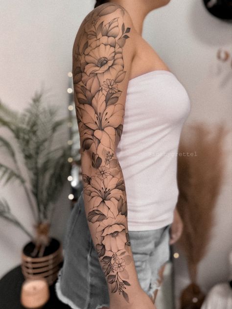 Tatoos Woman Chest, Upper Chest Tattoo Female, Chest Tattoo Female Upper, Crown Tattoos For Women, Designer Tattoo, Chest Tattoo Drawings, 42 Tattoo, Wreath Tattoo, Tattoo Designer