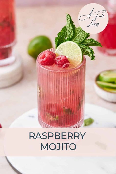 Raspberry Lime Mojito, La Croix Recipes, Raspberry Drink Recipes, Raspberry Mojito Recipe, Rasberry Lemonade, Mojito Pitcher, Xmas Drinks, Easy To Make Cocktails, Mint Drink