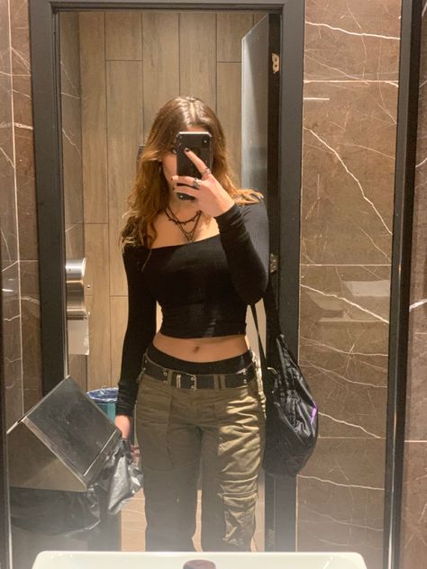 Mirror Selfie Poses Fit Check, Standing Mirror Selfie Poses, Body Check Mirror Selfie, Mirror Selfie Full Body Poses, Mirror Selfie Drawing Reference, Poses For Pictures Mirror, Mirror Selfie Body Poses, Full Body Mirror Pics, Woman Mirror Selfie