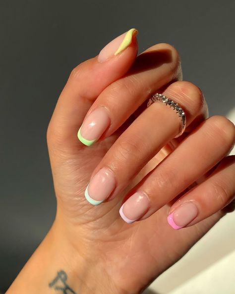 Different Colour Tips Nails, Gel Nails Pastel, Uñas Aesthetic, Colored Nail Tips, Pink French Nails, Gel Nails French, Colour Tip Nails, Plain Nails, Manicure Colors