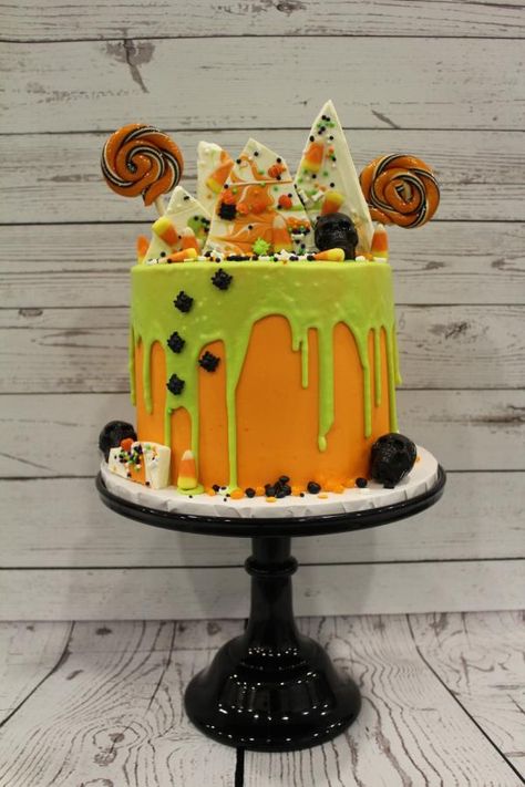 Halloween Drip cake - Cake by Denise Makes Cakes Halloween Candy Cake, Macaron Cake, Ice Cake, Halloween Baking, Candy Cakes, Fall Cakes, Halloween Goodies, Halloween Cupcakes, Halloween Desserts