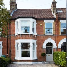 Edwardian terrace | PHOTO GALLERY | Ideal Home | Housetohome Edwardian Terrace, Terrace House Design, Edwardian Architecture, Real Estat, Edwardian House, Window Color, Victorian Terrace, Windows Exterior, Terraced House