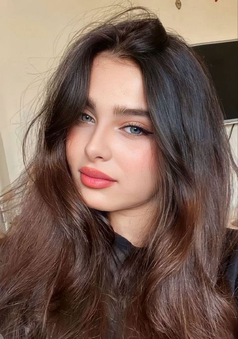 Cute Vintage Outfits, Kids Style Hair, Moroccan Women, Face Shape Hairstyles, Simple Makeup Looks, Afghan Clothes, Arabian Beauty Women, Arab Beauty, Aesthetic Eyes