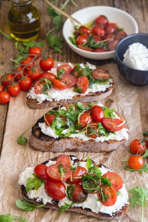 Burrata Bruschetta Recipe, Burrata Bruschetta, Italian Appetizers Easy, Italian Recipes Appetizers, Tomato Bruschetta, Bruschetta Recipe, Italian Appetizers, Summer Appetizer, My Kitchen