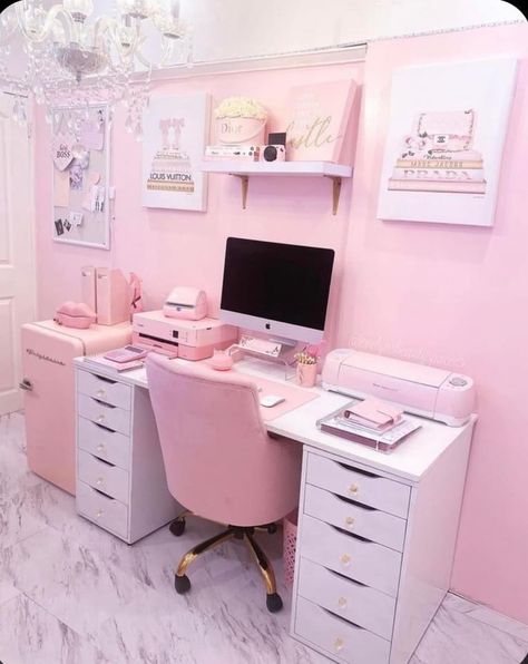 Pink Office Wallpaper, Office Wallpaper Ideas, Pink Office Ideas, Pink Office Decor, Small Business Office, Girly Office, Feminine Home Offices, Pink Desk, Cozy Home Office