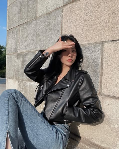 Black Leather Jacket Outfit, Outfit Korean, Leather Jacket Outfits, Looks Street Style, Looks Black, Cute Jackets, Casual Style Outfits, Photo Poses, Jacket Outfits