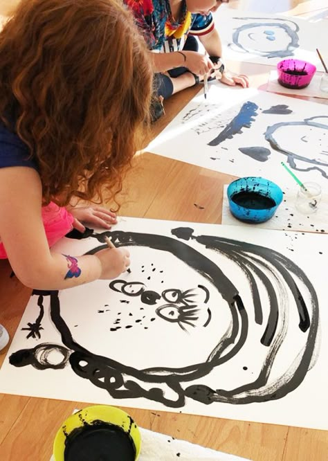 Self portraits for preschoolers. Great art activity for 3-5 year old kids! Playful Parenting, Pre K Art, K Art, Kids Study, Art Activity, Art Camp, Kid Art, Kindergarten Art, Self Portraits