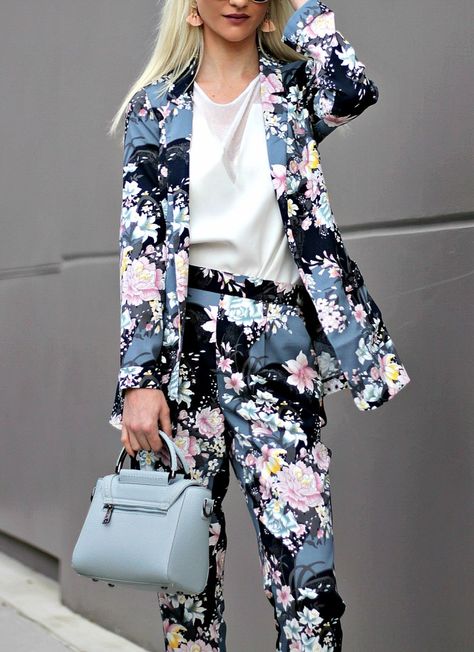 floral, suit, pantsuit, light blue, bag, vipme, asos, forever 21, spring style, spring outfit, ootd, inspo, outfit inspo, fashion blogger, workwear, work outfit, the nomis niche, lindsey simon, las vegas Floral Suits Women, Floral Attire, Floral Pantsuit, Floral Suit, Floral Coat, Ootd Inspo, Woman Suit Fashion, Grunge Girl, Inspo Outfit