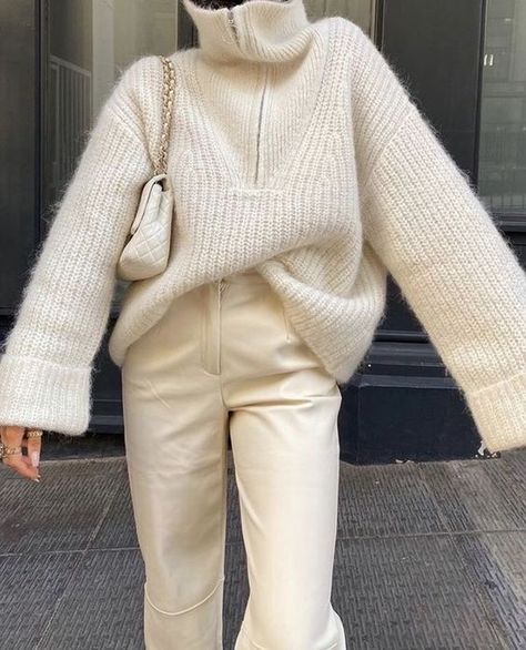 White Leather Pants, Leather Pants Outfit, White Long Sleeves, Beige Outfit, Uggs Outfit, Mode Inspo, 가을 패션, Outfit Inspo Fall, Looks Style