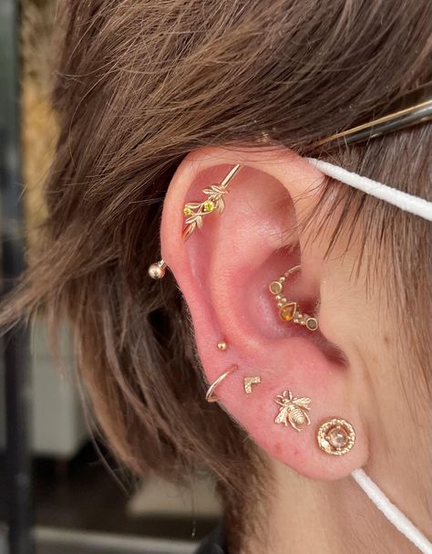 Daith With Industrial Piercing, Minimalist Industrial Piercing, Daith And Industrial Piercing, Orbital Ear Piercings, Ear Piercings Bar, Dainty Industrial Piercing, Industrial Piercing Aesthetic, Ear Piercing Bar, Helix Ear Piercings