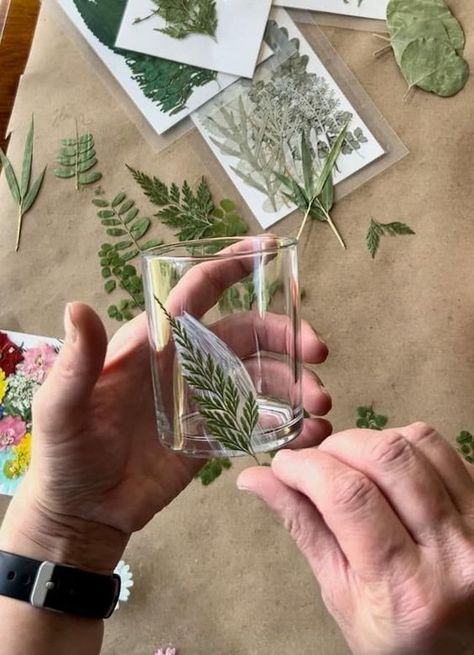 Diy Votive Candle Holders, Nature Crafts For Adults Diy, Picnic Crafts, Save Flowers, Wedding Votives, Dried Flowers Crafts, Sellable Crafts, Pressed Fern, Crafts With Glass Jars