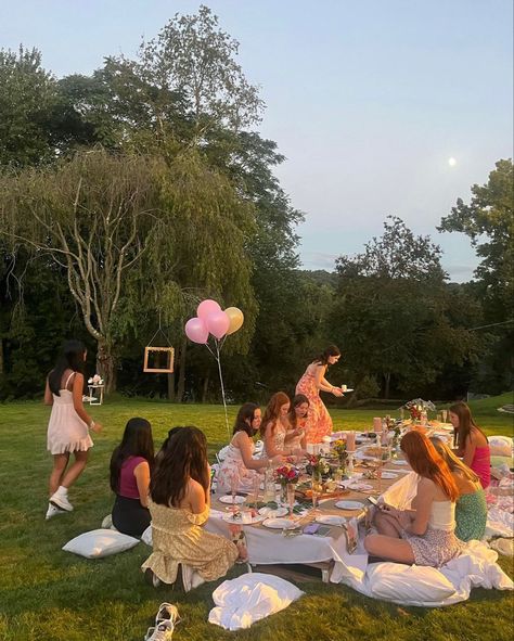 17. Geburtstag, Sweet Sixteen Birthday Party Ideas, 17th Birthday Ideas, Picnic Birthday Party, Lev Livet, Cute Birthday Ideas, Birthday Dinner Party, Picnic Birthday, Sixteenth Birthday