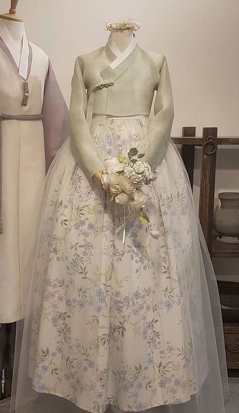 Hanbok Wedding Dress, Korean Traditional Dress Hanbok, Hanbok Wedding, Korean Wedding Dress, Hanbok Traditional, Traditional Asian Dress, Korea Dress, Korean Traditional Dress, Modern Hanbok