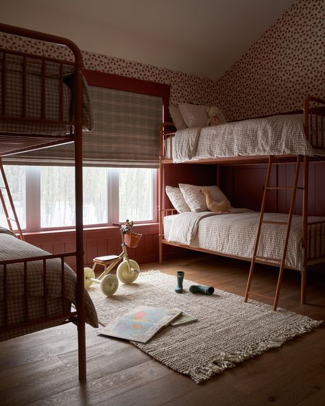 Multiple Kids Bedroom, Ursino Interiors, Boys Bedroom Bunk Beds, Vermont Farmhouse, Toddler And Baby Room, Small Kids Bedroom, Scandinavian House, Bunk Beds Built In, Elegant Country