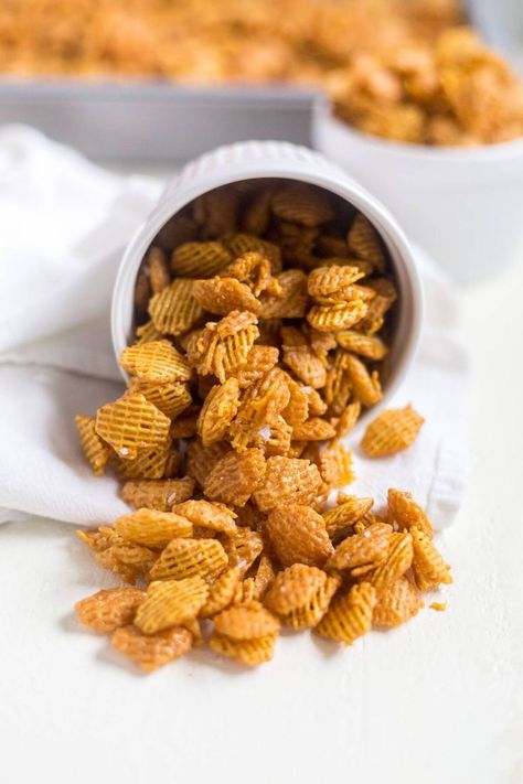 Seriously, this salted caramel crispix party mix is so addicting. You won't be able to take just one handful. This makes a big batch to share with friends and family, especially during the holidays. Carmel Crispix Mix Recipes, Caramel Crispix Recipe, Crispix Snack Mix Recipe, Crispix Snack Mix, Pretty Snacks, Caramel Chex, Dips Appetizers, Party Mix Recipe, Snack Mix Recipe