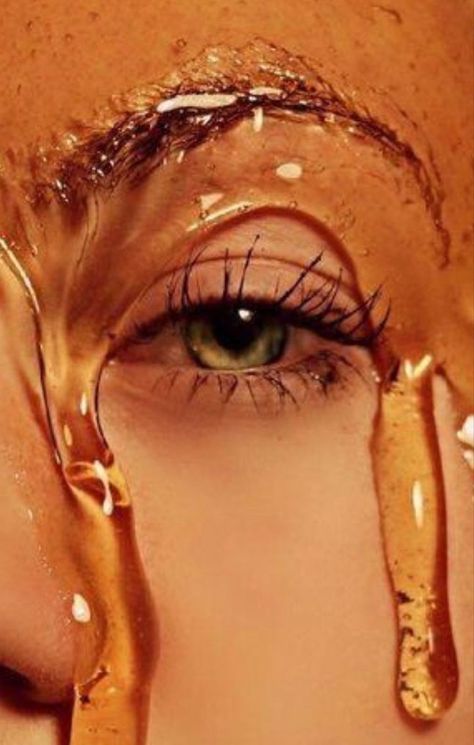 Honey On Body Photography, Honey Portrait Photography, Photoshoot With Honey, Honey Dripping Photography, Honey On Face Photography, Dripping Photography, Honey Aesthetic Vintage, Miel Aesthetic, Honey Editorial