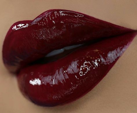 Maquillage Kylie Jenner, Maquillage On Fleek, Dark Red Lips, Dope Makeup, Beautiful Lips, Lip Art, Glossy Lips, Lipstick Makeup, Red Lipstick