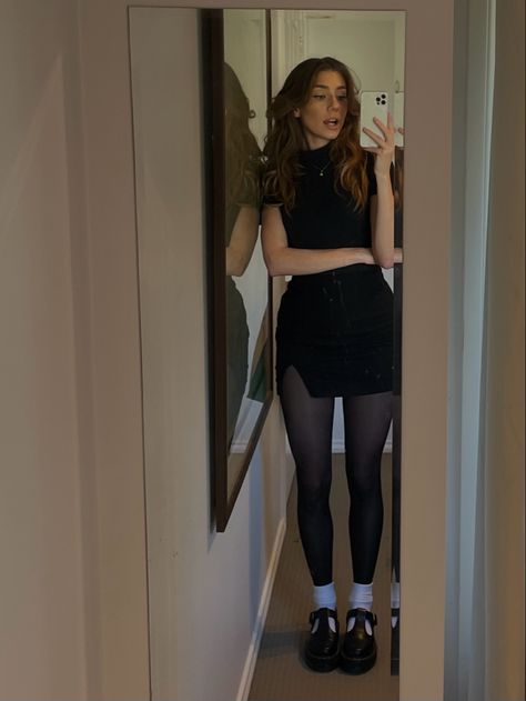 Platform Mary Janes Outfit, Outfits With Mary Janes, Fall Mini Skirt Outfit, Jane Outfits, Platform Shoes Outfit, Mary Jane Outfit, Platform Outfit, Minimalistic Outfits, Shoes Mary Jane