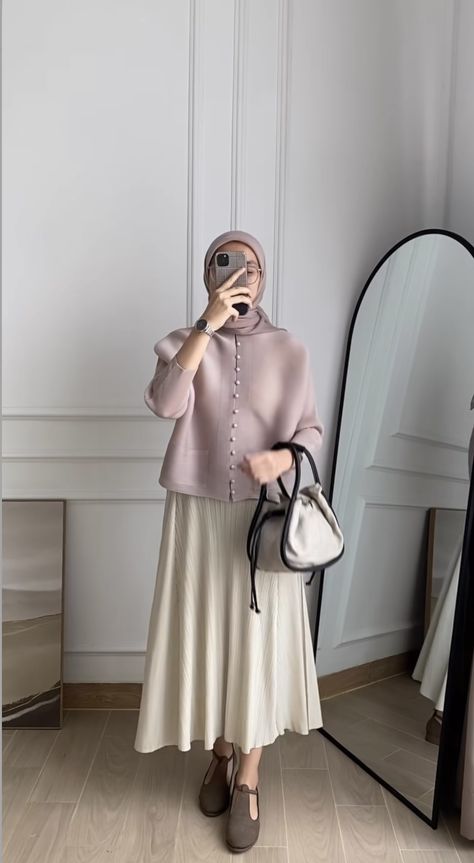 Mix And Match Outfits Hijab, Korean Style Hijab, Kondangan Outfit, Outfits Muslim, Womens Skirt Outfits, Rok Outfit, Ootd Hijab Casual, Hijab Style Tutorial, Hijab Trends