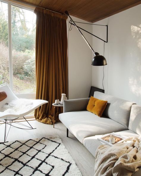 living room with ochre velvet curtains. 70s style home. Muuto sofa outline Muuto Sofa, Velvet Curtains Living Room, 70s Style Home, Living Room Decor Curtains, Stunning Interior Design, Curtains Living, Velvet Curtains, Living Room Makeover, Living Room Inspo