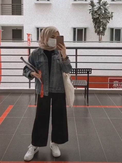 Iman Qistina, Campus Outfit Casual, Campus Outfit Hijab, College Outfits Hijab, Outfit Kantor, Hijab Wardrobe, Kuliah Outfit, Hijab Formal, Outfit Ngampus