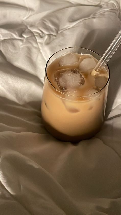 Coffe Asthetic Picture, Cold Coffee Aesthetic Instagram, Coffee Asthetic Picture, Coffee With Condensed Milk, Best Iced Coffee, Eating Food Funny, Cold Coffee Recipes, Coffee Shop Photography, Coffee Board