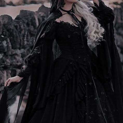 Dark Royalty Aesthetic, Dark Princess, Medieval Aesthetic, Dark Queen, Queen Aesthetic, Royalty Aesthetic, Royal Aesthetic, Aesthetic Dress, Dress Aesthetic