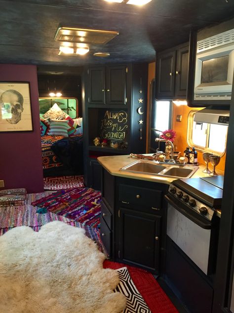 Rv Interior Design, Rv Interior Remodel, Camper Interior Design, Camper Trailer Remodel, Beach Hacks Clever Ideas, Vintage Camper Remodel, Trailer Decor, Trailer Interior, Diy Camper Remodel