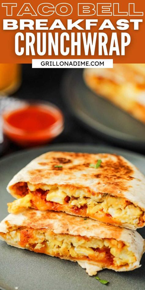 Homemade Taco Bell, Breakfast Wraps Recipes, Taco Bell Breakfast, Breakfast Crunchwrap, Breakfast Quesadilla Recipes, Crunchwrap Recipe, Grill Breakfast, Breakfast Tacos Recipe, Crunch Wrap