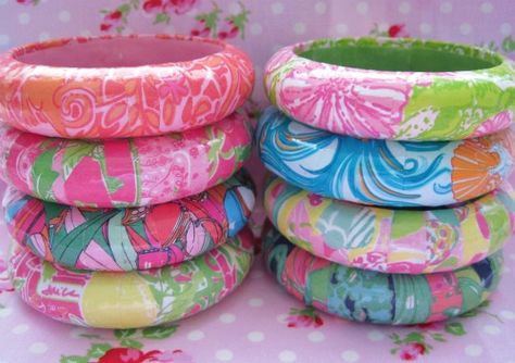 DIY Lilly Pulitzer Handmade Bangles. So easy and cheap to make. Paper and mod podge? Lilly Pulitzer Diy, Fabric Bangles, Bangles Diy, Wooden Bangle, Pink Boutique, Handmade Bangles, Accessories Diy, Crafty Diy, Craft Time