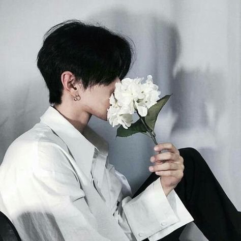 "Is that for me Roy?" Jason asked, teasing his boyfriend. Roy hid his face behind the flower, hiding the blush now creeping up his face. "If it weren't, why would I be here?" Alluka Zoldyck, Kore Ulzzang, Flower Boys, Ulzzang Boy, 인물 사진, Asian Boys, Trendy Wedding, Ulzzang Girl