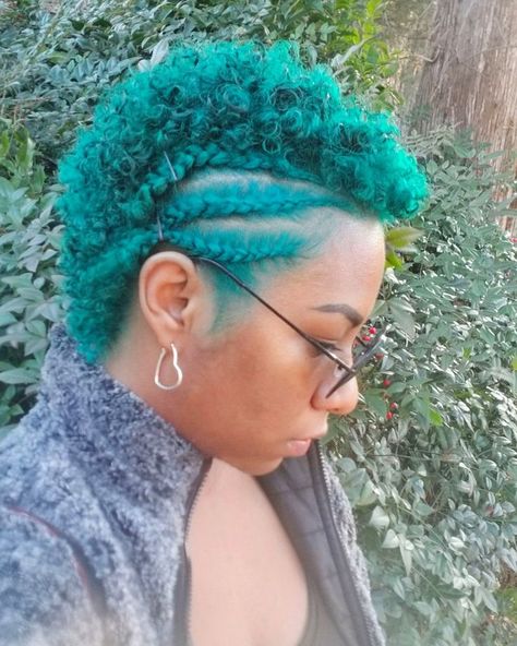 Emerald and Aquamarine Adore Hair Dye Green 4c Hair, Short Teal Hair, Colored Natural Hair, Adore Hair Dye, Emerald Hair, Dark Green Hair, Short Natural Curly Hair, Natural Beard, 4a Hair