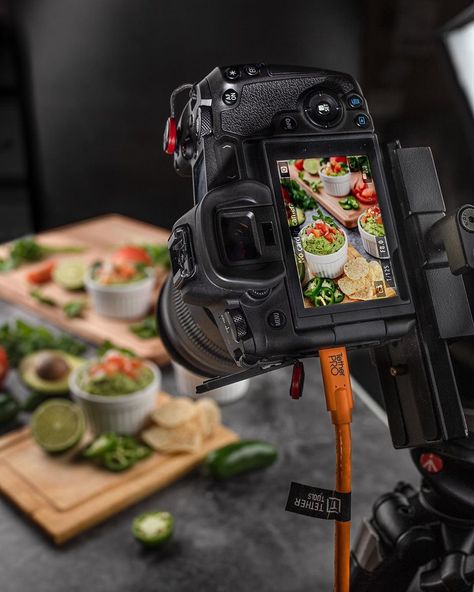 My.Workstation.Setup on Instagram: “Did u ever try photograph foods? Or naaa? Comment yes or no 📷@phototech7 #canon#camera#food#foodporn#tasty#light#studio#bts#behindthescene” Food Photography Lighting Setup, Workstation Setup, Food Photography Lighting, Images Jumma Mubarak, Photography Lighting Setup, Camera Tips, Camera Hacks, Love Eat, Canon Camera