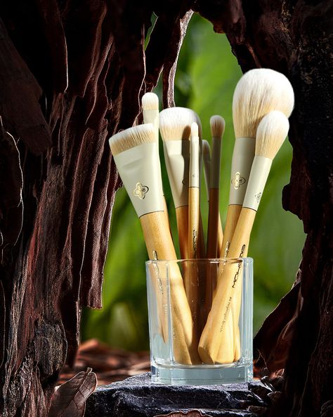 🟨🟨🟨Visible wooden handle, tree pattern, and light color bristles.🌲🌲🌲
Brushes: 10 pcs Original Series.
Get inspired with @eigshowbeauty✨✨
#Eigshowbrushes #Eigshowbeauty #Makeup #Beautytips#MakeupBrushes #ProfessionalMakeup #comestic #makeupartist #Dream #Night Dream Night, Tree Pattern, Tree Patterns, Professional Makeup, Wooden Handles, Get Inspired, Light Colors, Makeup Artist, Beauty Hacks