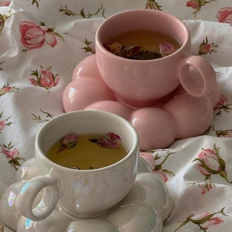 Restocked 🌸🌸🌸 Sunflower tea cup set. This charming set not only brings a touch of whimsy to your coffee moments but also adds a modern Nordic flair to your kitchen and living space. Price N25,000 Matcha Corner, Cloud Mug, Sunflower Coaster, Coffee Matcha, Coaster Ceramic, Cup Flower, Tea Saucer, Small Business Packaging Ideas, Pretty Mugs