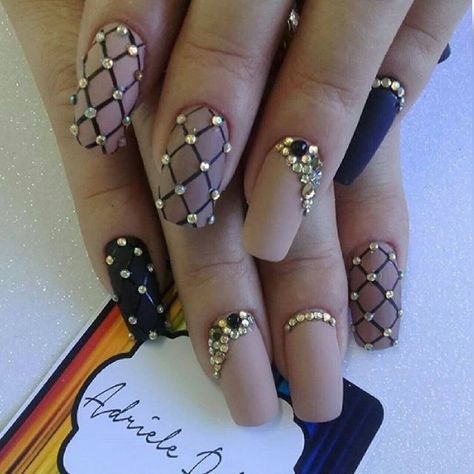 Simple And Cute Nails, Nails Ideas For Summer, Cute Nails Ideas, Short Coffin Nails Designs, Classy Nail Art Ideas, Stone Nail Art, Broken Nails, Nail Art Designs Summer, Basic Nails