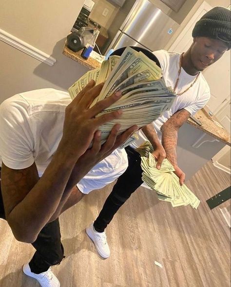 #money Flexing Money, Iconic Wallpaper, Best Rapper Alive, Money Pictures, Black Love Couples, Best Rapper, Boys Set, Flexing, Light Skin