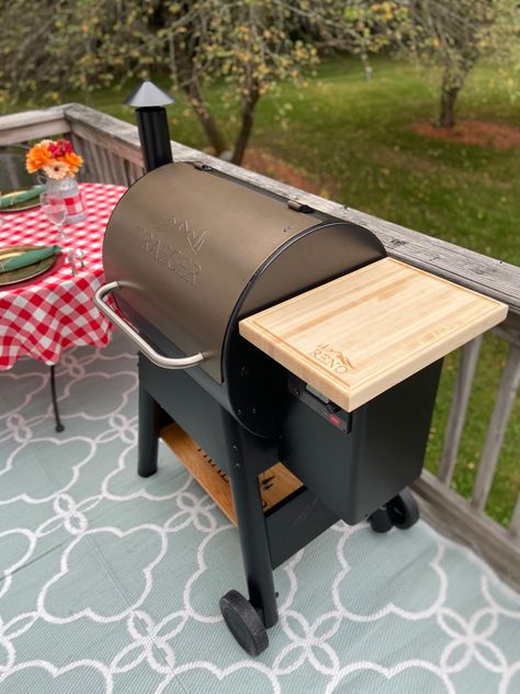 Built In Pellet Grill, Bar Table Diy, Grilling Guide, Pizza Oven Kits, Diy Pizza, Offset Smoker, Barn Signs, Traeger Grill, Grilling Gifts