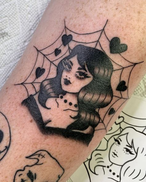 𝕰𝖑𝖑𝖊𝖓 𝕸𝖊𝖑𝖑𝖔𝖓 on Instagram: “The hearts in the spiders web are probably my favorite 🖤” Gothic Pinup Tattoo, Gothic Fairy Tattoo, Gothic Pinup, Tattoo Hearts, Punk Tattoos, Pinup Tattoo, Spiders Web, Palm Tattoos, Gaming Tattoo